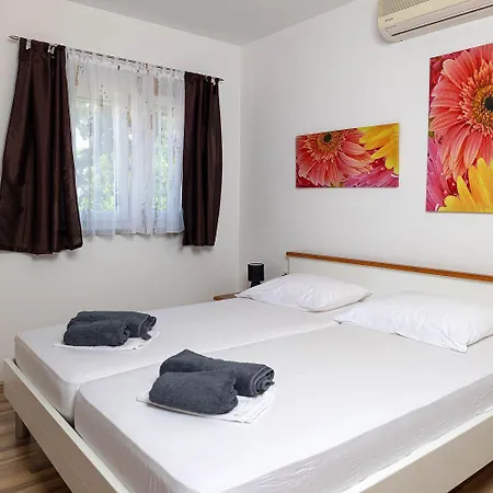Traumhaftes Penthouse Nur 400 Meter Zum Mit Meerblick, Pool, Spielplatz, Grill Lägenhet Dramalj