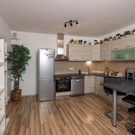 Lägenhet Traumhaftes Penthouse Nur 400 Meter Zum Mit Meerblick, Pool, Spielplatz, Grill Dramalj