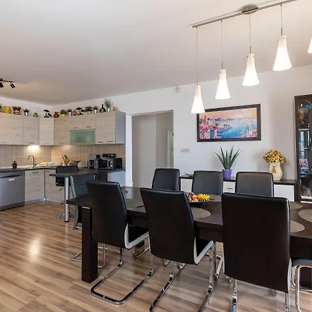 Traumhaftes Penthouse Nur 400 Meter Zum Mit Meerblick, Pool, Spielplatz, Grill Apartament Dramalj