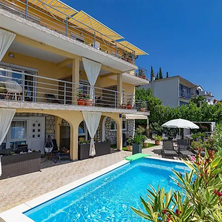 Traumhaftes Penthouse Nur 400 Meter Zum Mit Meerblick, Pool, Spielplatz, Grill Lägenhet Dramalj