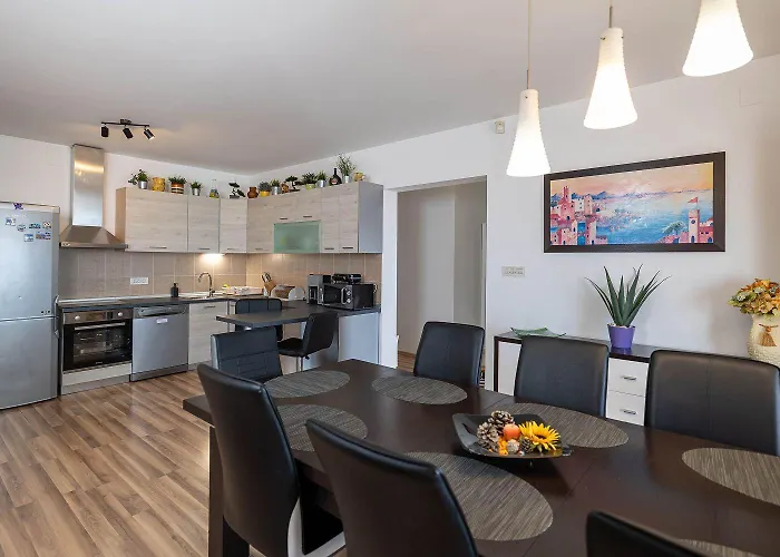 Traumhaftes Penthouse Nur 400 Meter Zum Mit Meerblick, Pool, Spielplatz, Grill