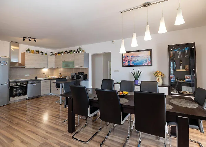 Traumhaftes Penthouse Nur 400 Meter Zum Mit Meerblick, Pool, Spielplatz, Grill Apartamento Dramalj