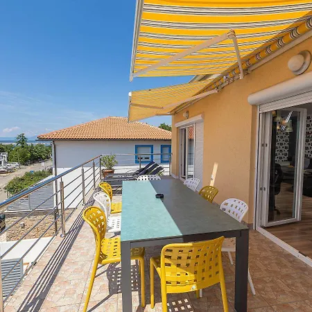 Traumhaftes Penthouse Nur 400 Meter Zum Mit Meerblick, Pool, Spielplatz, Grill Dramalj