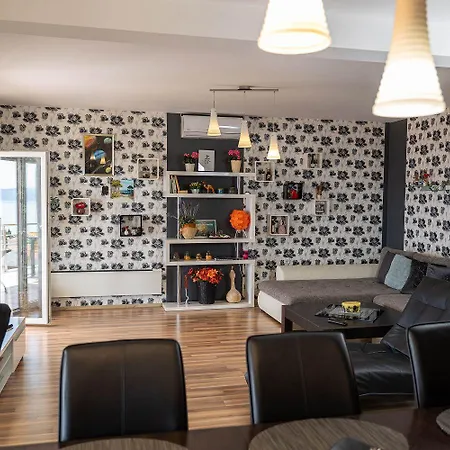 아파트 Traumhaftes Penthouse Nur 400 Meter Zum Mit Meerblick, Pool, Spielplatz, Grill 드라말리