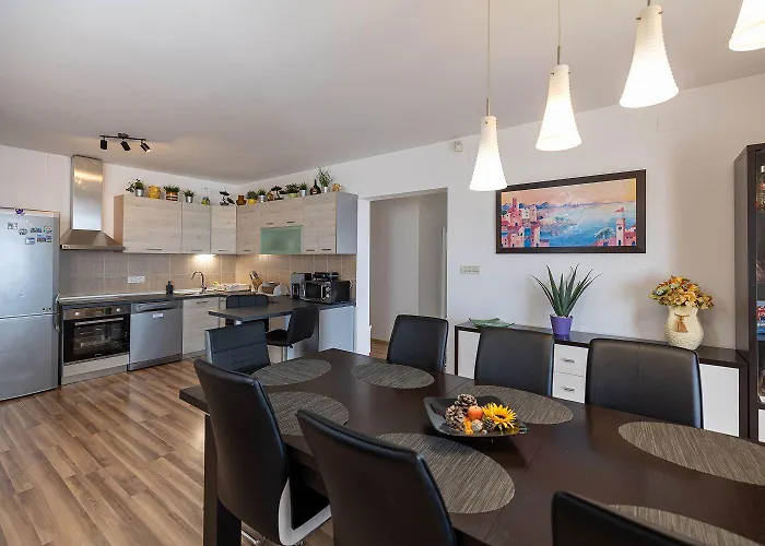 Traumhaftes Penthouse Nur 400 Meter Zum Mit Meerblick, Pool, Spielplatz, Grill Apartment Dramalj
