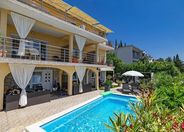 Traumhaftes Penthouse Nur 400 Meter Zum Mit Meerblick, Pool, Spielplatz, Grill Apartment Dramalj